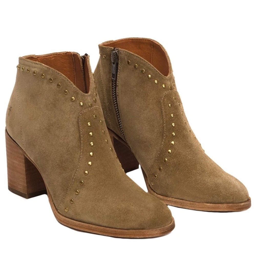 NWOT Frye Nora Stud Zip. Women’s 7